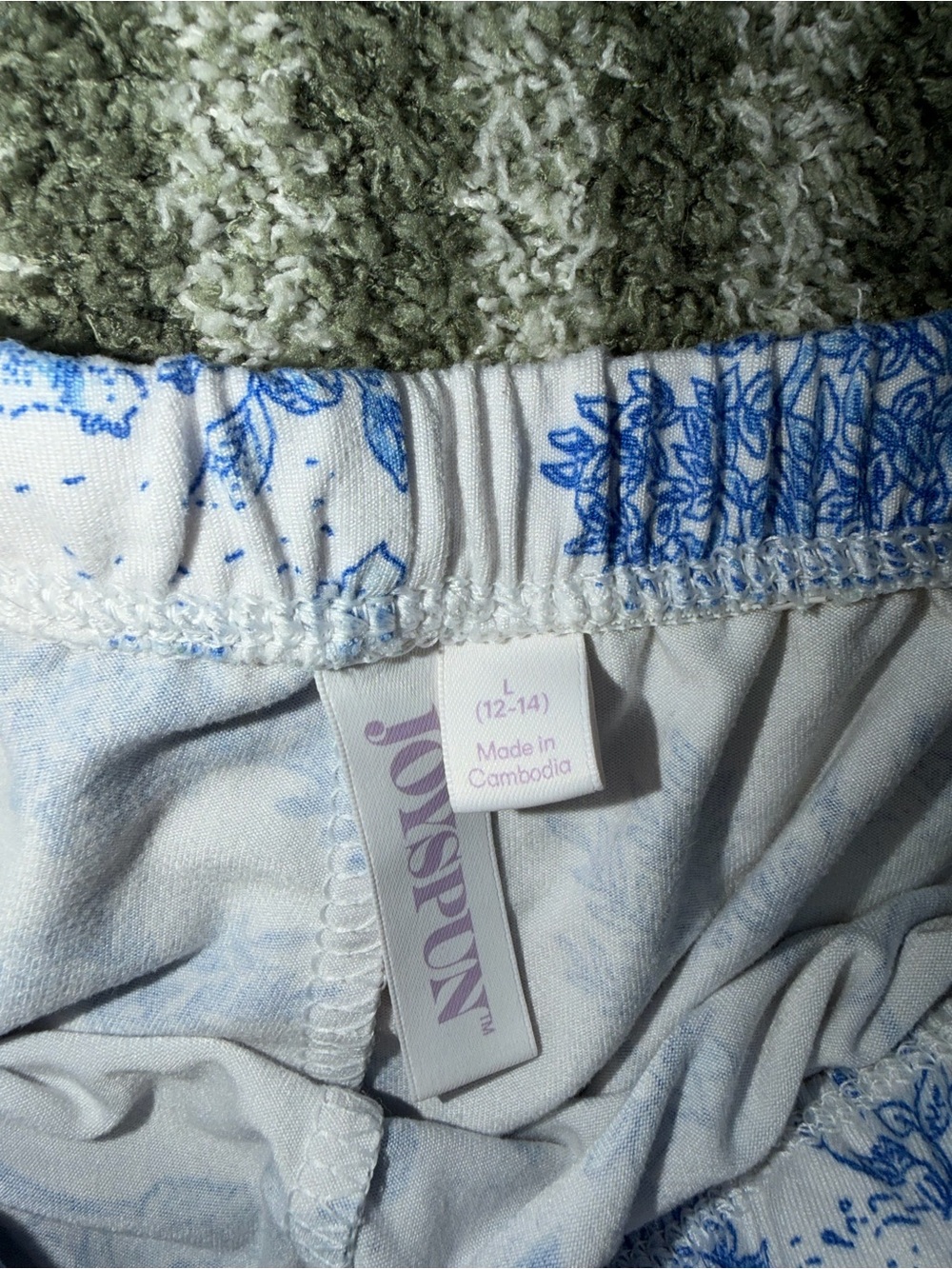 Woman’s pajama set - Picture 5 of 7